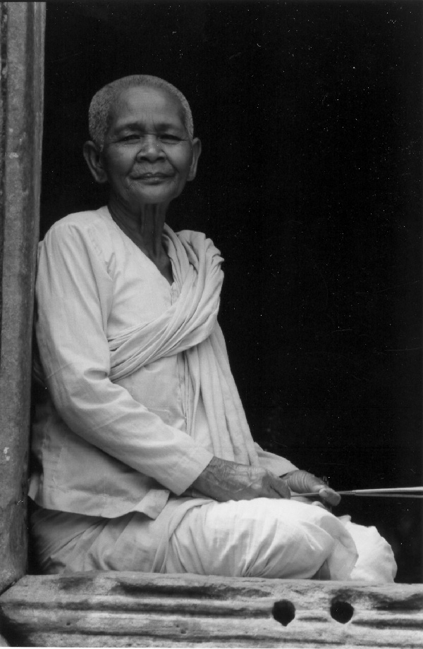 BobPerry_Cambodian_Nun